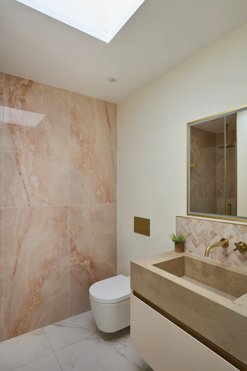 Bathroom at Surrey Modernist Home, K514 (photo 33)