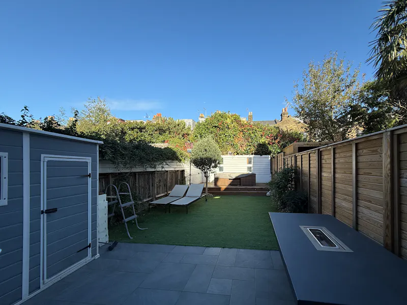 Garden at Eclectic Queen's park terrace , B2101 (photo 70)
