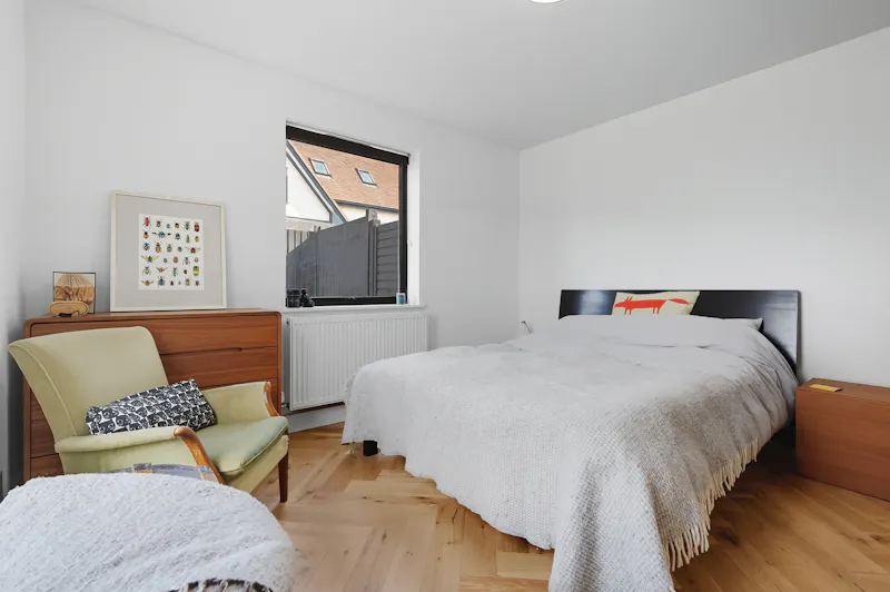 Bedroom at Ingatestone Modern Family Home, D2849 (photo 14)
