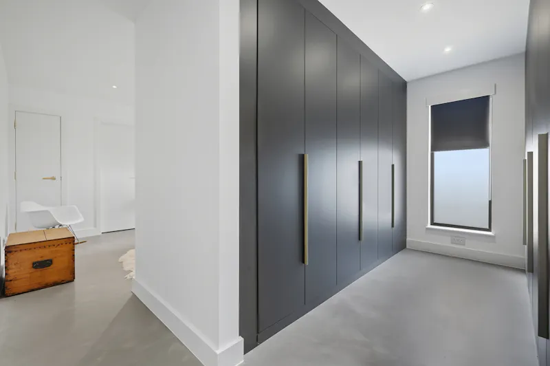 Dressing room at Ingatestone Modern Family Home, D2849 (photo 12)