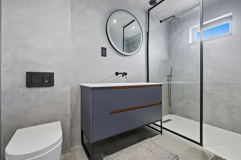 Bathroom at Ingatestone Modern Family Home, D2849 (photo 15)