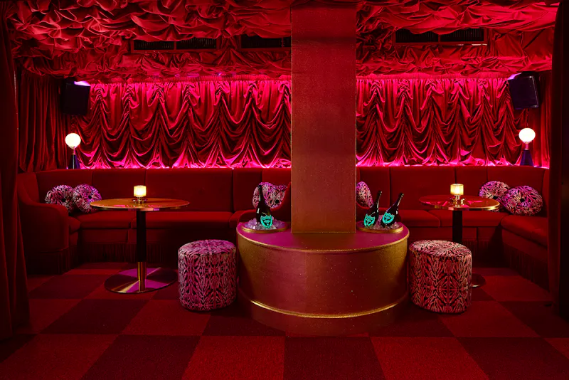 Sumptuous Sloane Square Bar, R881 (photo 3)