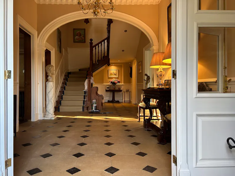 Entrance hall at Wellingborough Georgian Home, A1670 (photo 2)