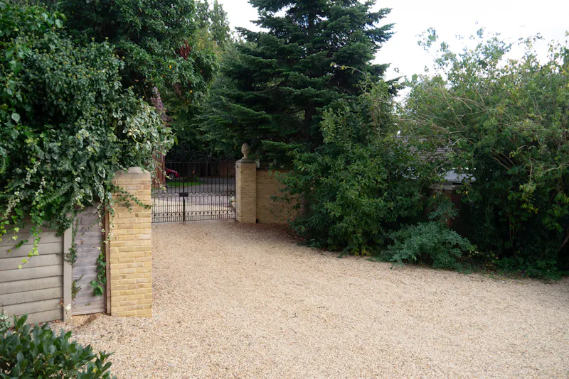 Gate at Wellingborough Georgian Home, A1670 (photo 54)
