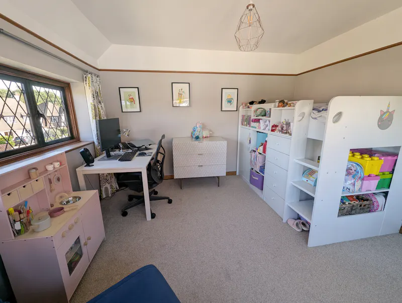 Bedroom - child's at 1950s Epsom family home, D2748 (photo 20)