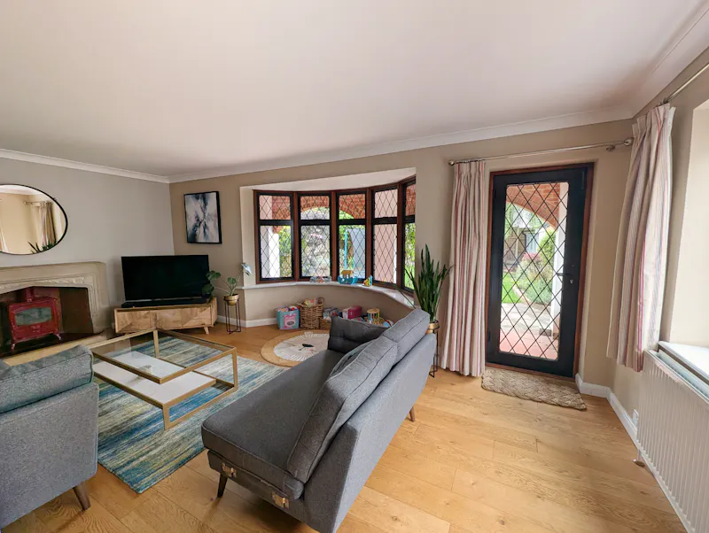 1950s Epsom family home, D2748 (photo 5)