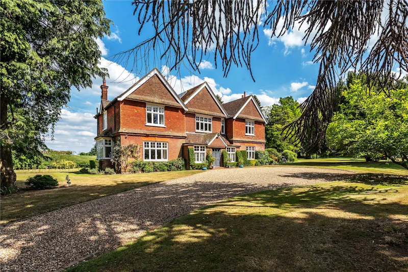 Surrey Country Farm House, L767 (photo 1)
