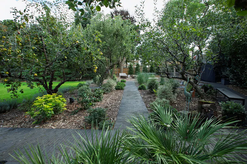 Sophisticated Kew House, D2711 (photo 35)
