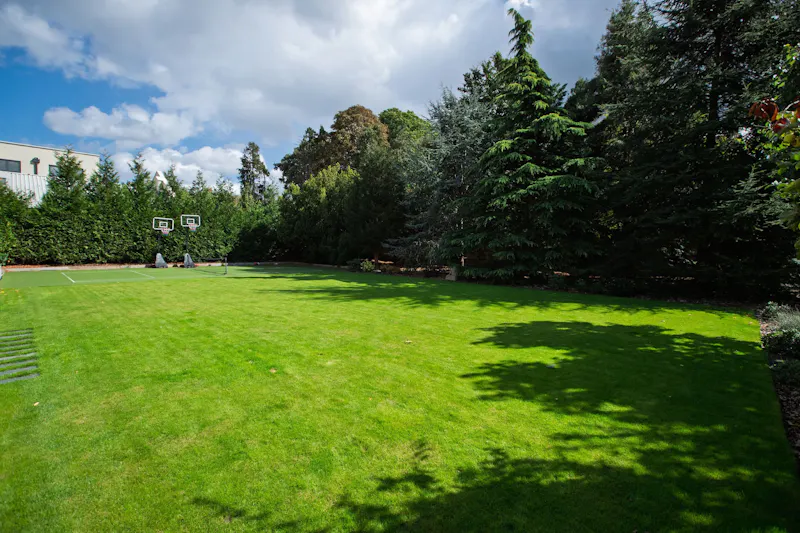 Sophisticated Kew House, D2711 (photo 27)