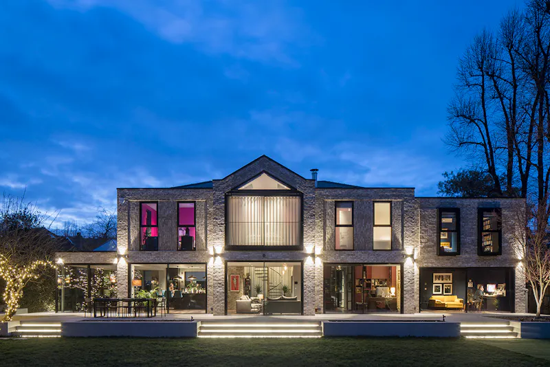 Sophisticated Kew House, D2711 (photo 38)