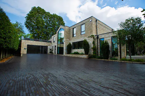 Sophisticated Kew House, D2711