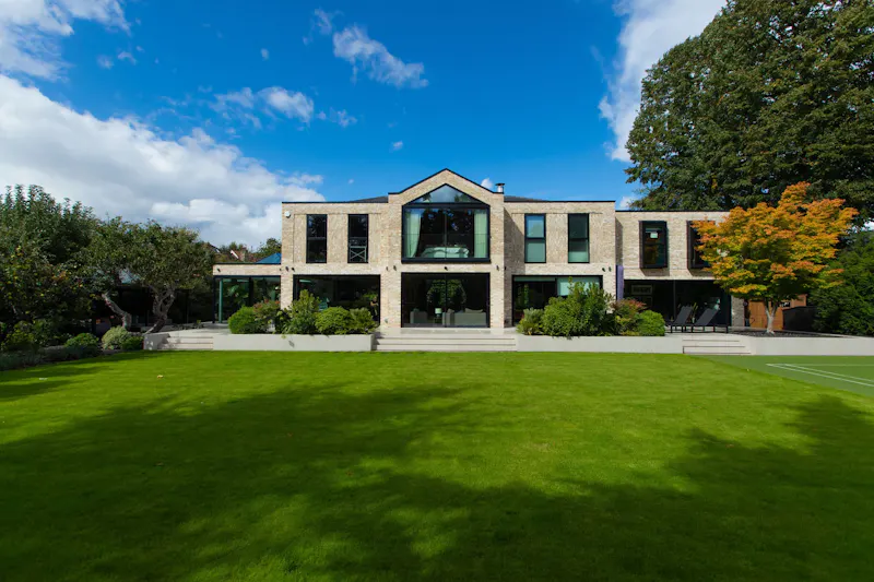 Sophisticated Kew House, D2711 (photo 25)