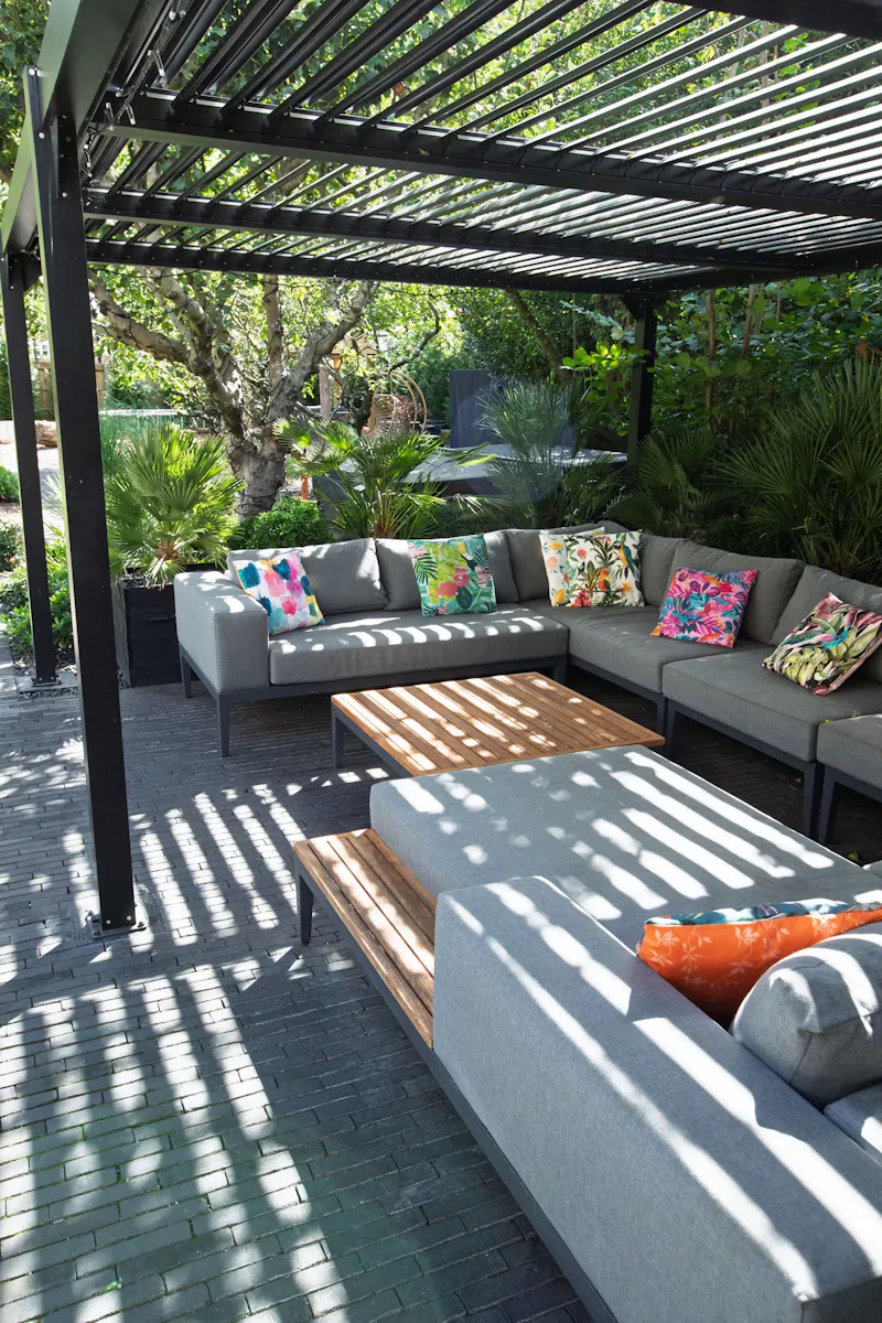 Sophisticated Kew House, D2711 (photo 33)