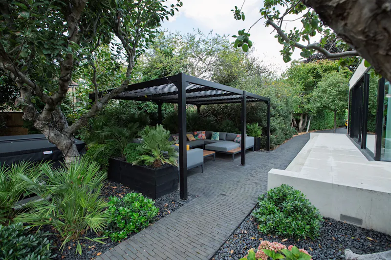 Sophisticated Kew House, D2711 (photo 31)