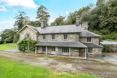Secluded North Wales estate, C957