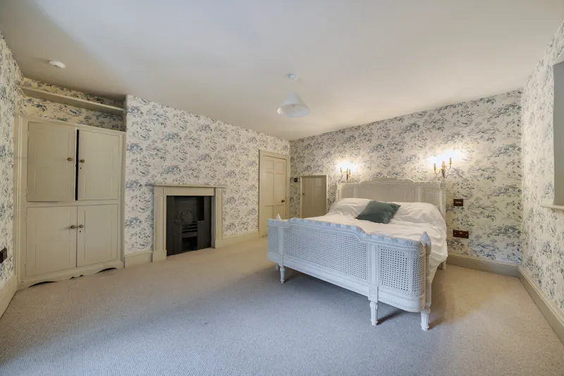 Wallpaper at Secluded North Wales estate, C957 (photo 18)