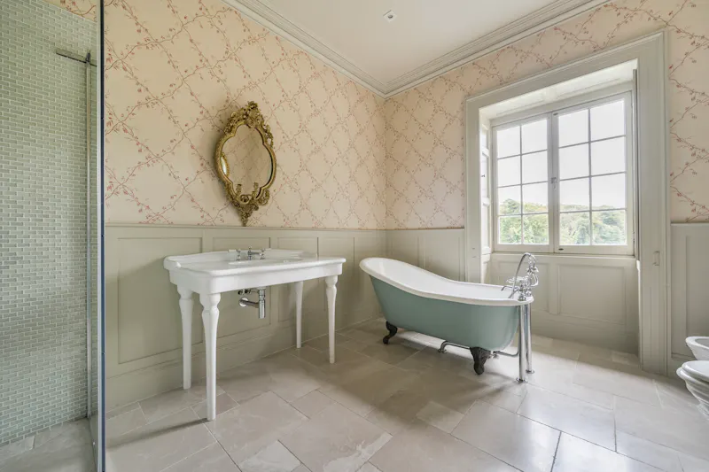 Bath - rolltop at Secluded North Wales estate, C957 (photo 13)