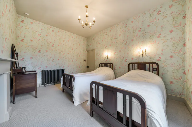 Wallpaper at Secluded North Wales estate, C957 (photo 22)