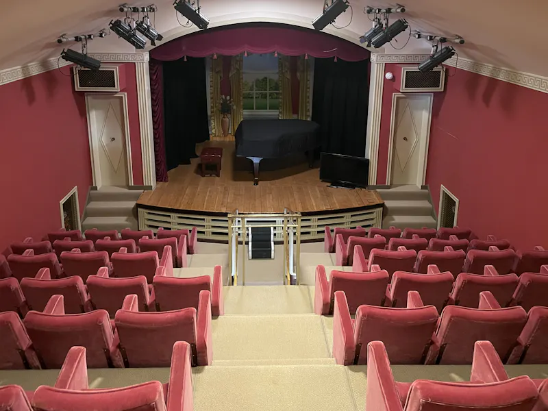 Stage at Stunning Oxfordshire Stately , A1677 (photo 19)