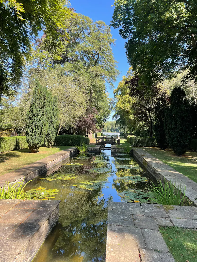 Pond at Stunning Oxfordshire Stately , A1677 (photo 9)