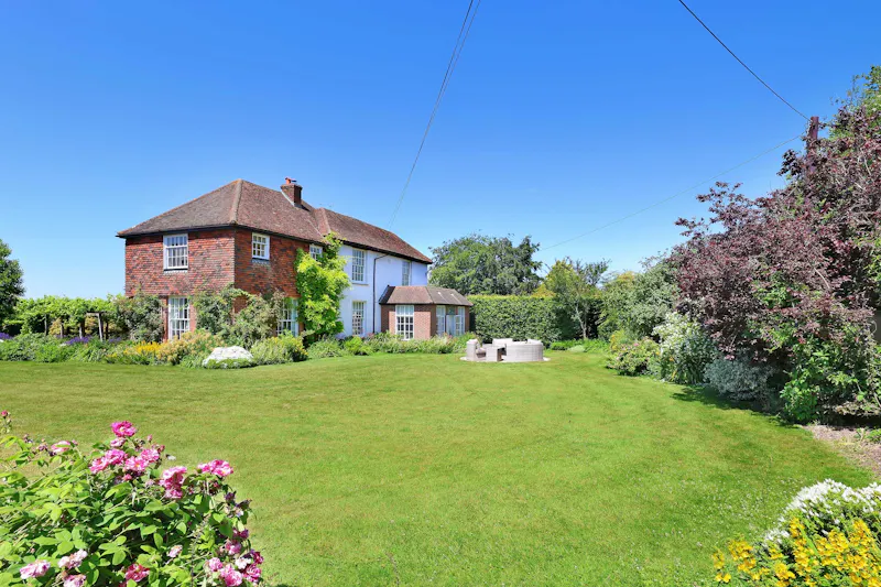 Garden at Beautiful Farnham farmhouse, A1679 (photo 20)