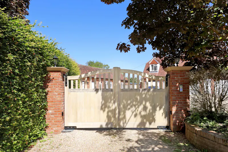 Gate at Beautiful Farnham farmhouse, A1679 (photo 25)