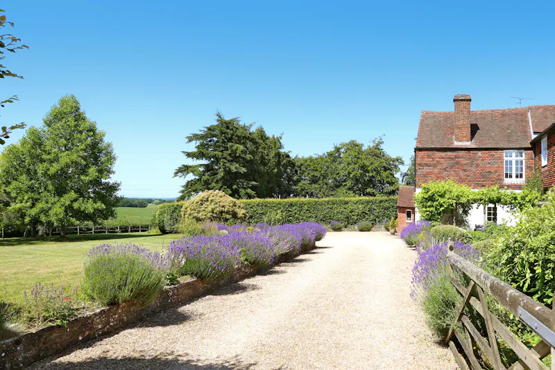 Driveway at Beautiful Farnham farmhouse, A1679 (photo 19)