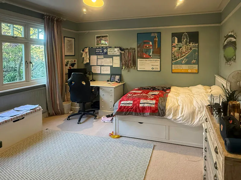 Bedroom at 1930s Putney family home, D2845 (photo 17)