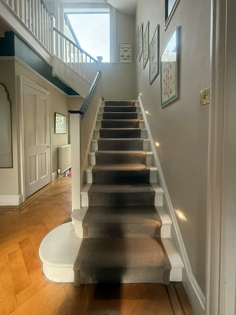 Staircase at 1930s Putney family home, D2845 (photo 11)