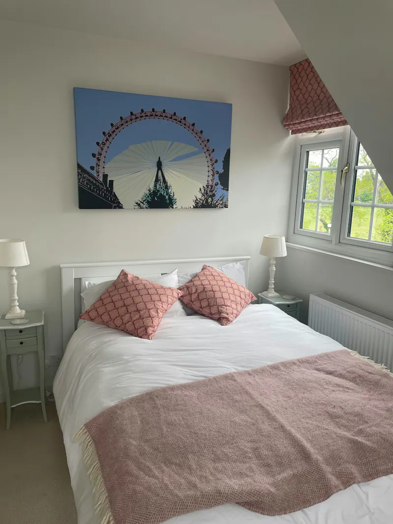 Bedroom at 1930s Putney family home, D2845 (photo 16)