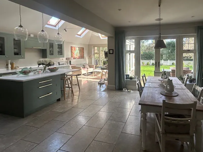 Dining room at 1930s Putney family home, D2845 (photo 3)