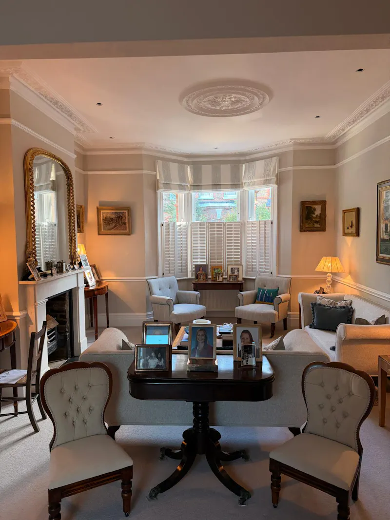 Living Room at Elegant Terrace in Battersea, B1617 (photo 3)