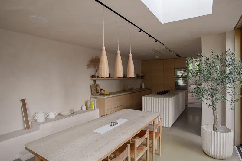 Dining room at Minimal Townhouse in Hackney , B2112 (photo 13)