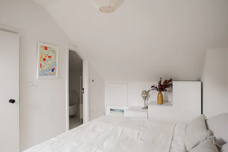 Bedroom at Minimal Townhouse in Hackney , B2112 (photo 19)