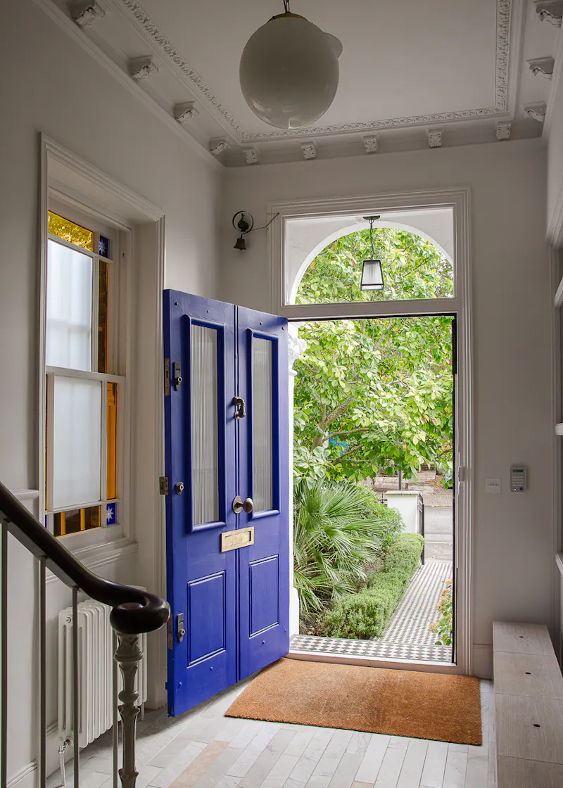 Entrance hall at Minimal Townhouse in Hackney , B2112 (photo 32)