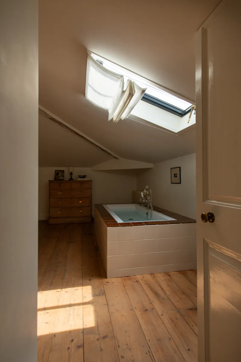 Bath at Refined Suffolk Georgian manor, A1690 (photo 57)