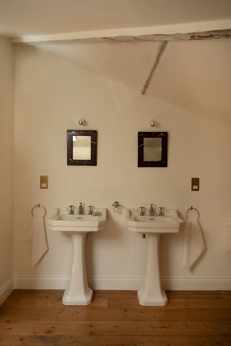 Bathroom at Refined Suffolk Georgian manor, A1690 (photo 45)