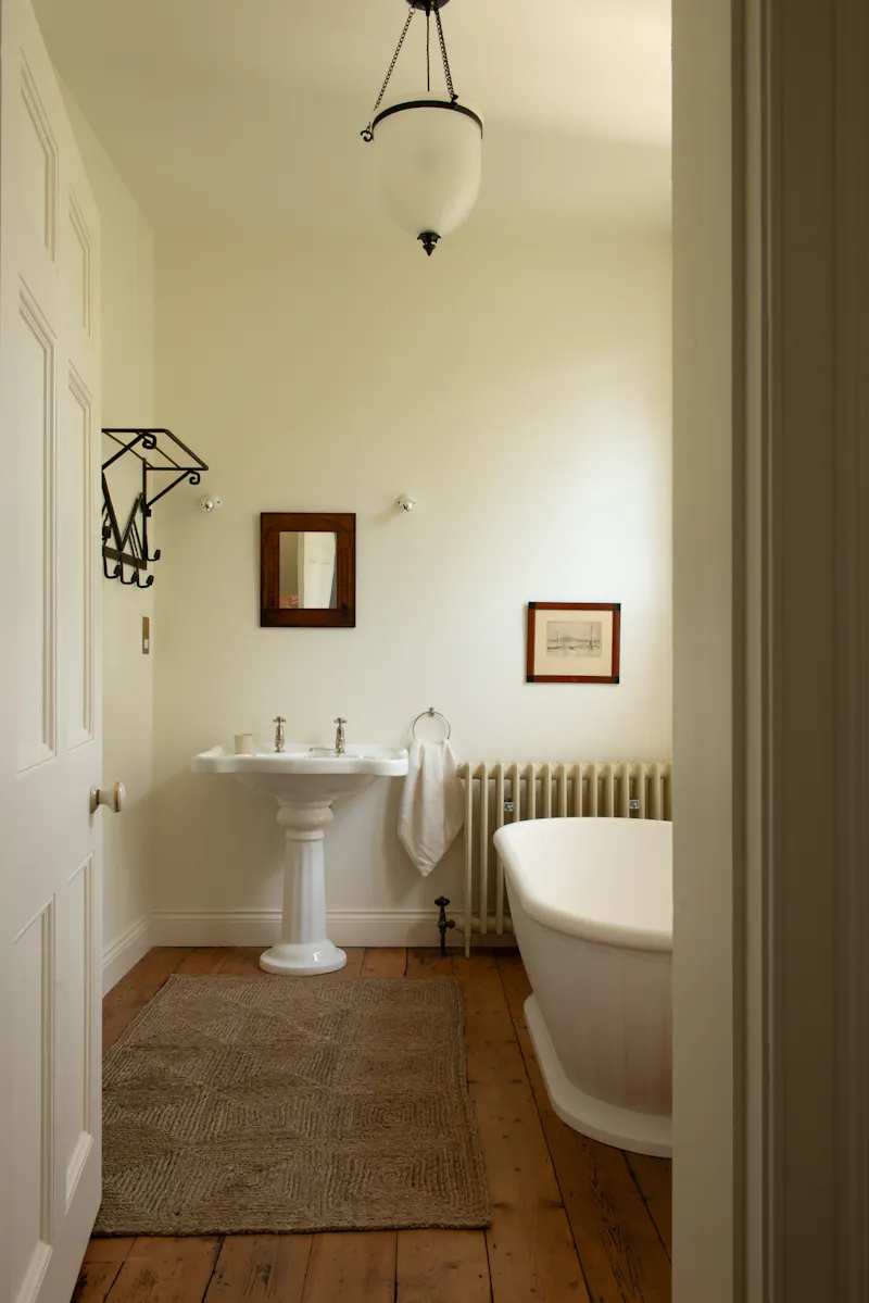 Bathroom at Refined Suffolk Georgian manor, A1690 (photo 32)