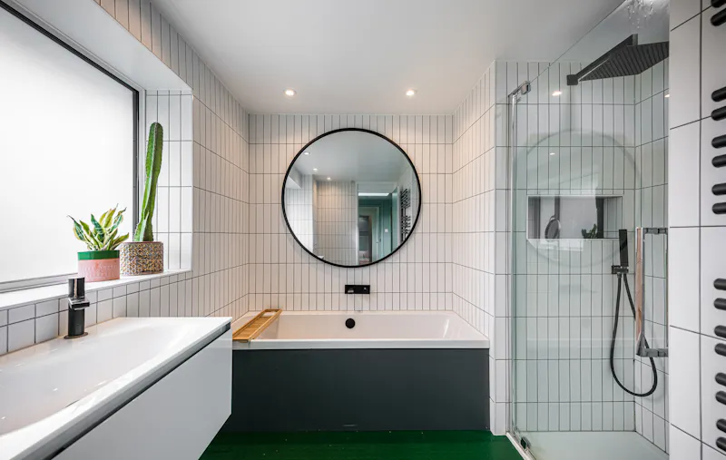 Tiled at Mid-century Henley family home, D2867 (photo 28)