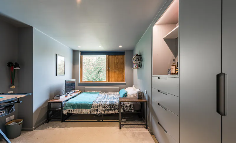 Bedroom at Mid-century Henley family home, D2867 (photo 29)