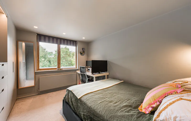 Bedroom at Mid-century Henley family home, D2867 (photo 27)