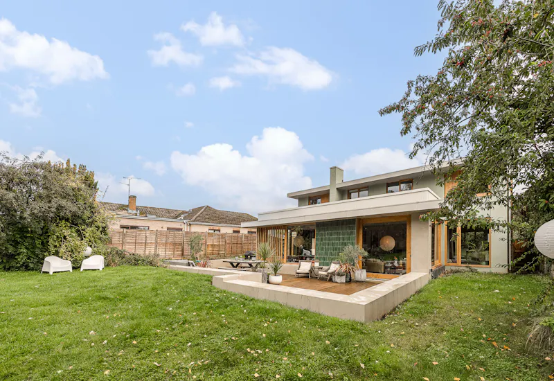 Mid-century Henley family home, D2867 (photo 32)