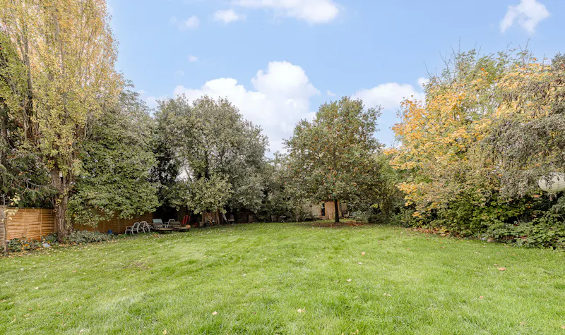 Mid-century Henley family home, D2867 (photo 31)