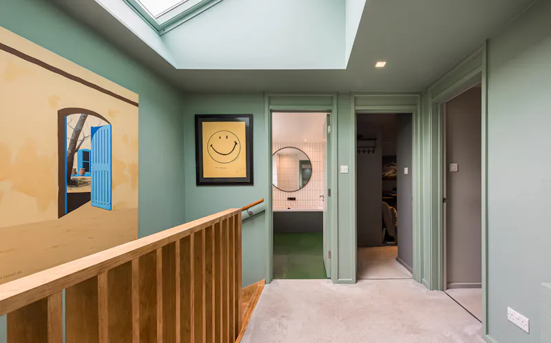 Landing at Mid-century Henley family home, D2867 (photo 23)