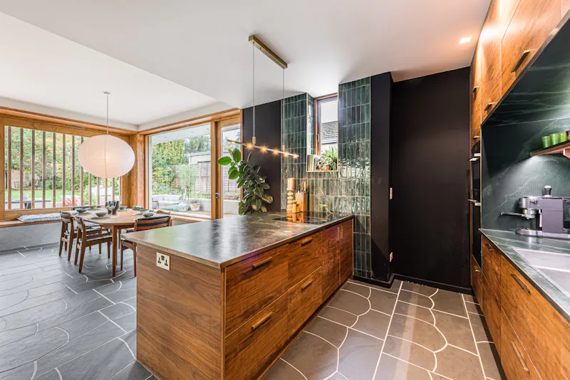 Mid-century Henley family home, D2867 (photo 4)