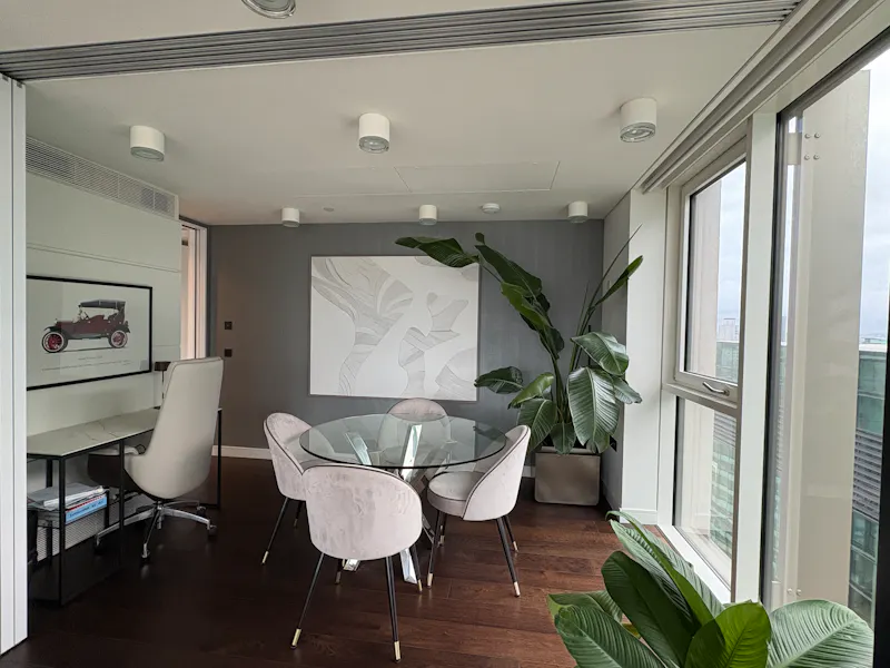 Dining room at Waterloo modern apartment, F1270 (photo 6)
