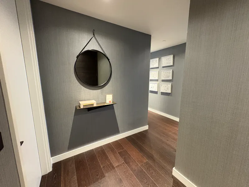 Entrance hall at Waterloo modern apartment, F1270 (photo 1)