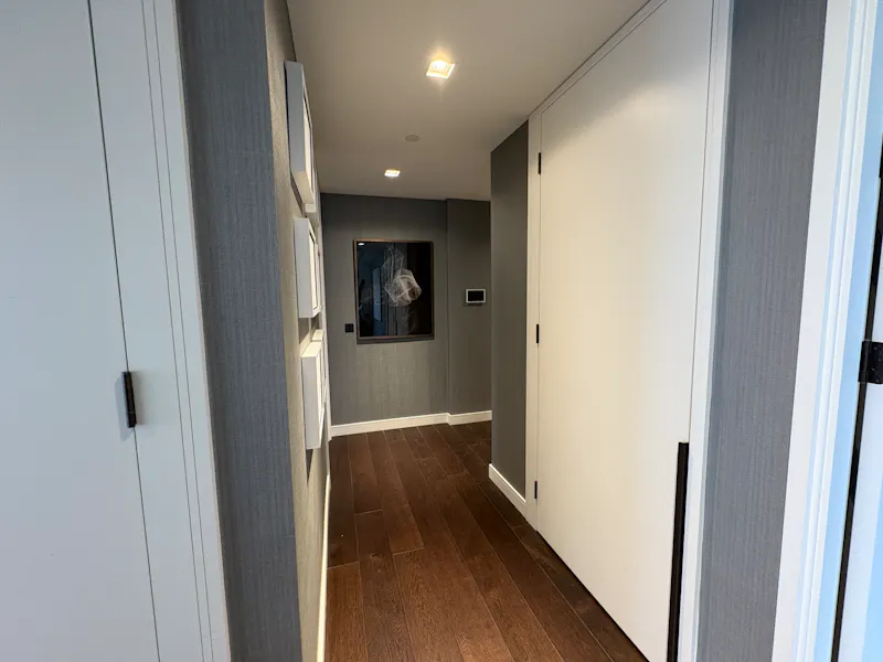Corridor at Waterloo modern apartment, F1270 (photo 22)