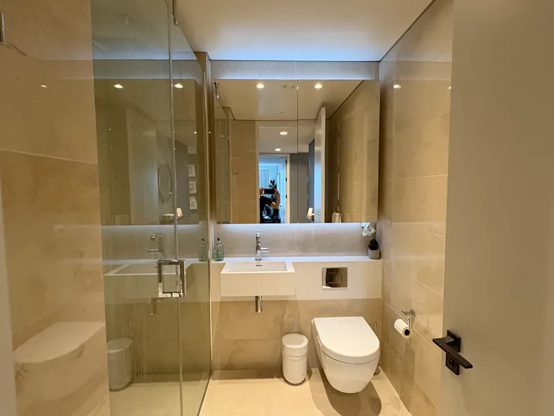 Bathroom at Waterloo modern apartment, F1270 (photo 19)