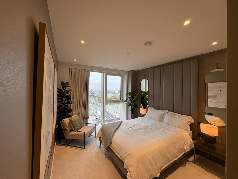 Bedroom at Waterloo modern apartment, F1270 (photo 15)
